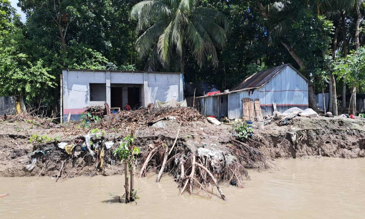 নড়াইলে নদী ভাঙ্গন রোধে আরো বরাদ্দের দাবি এলাকাবাসীর
