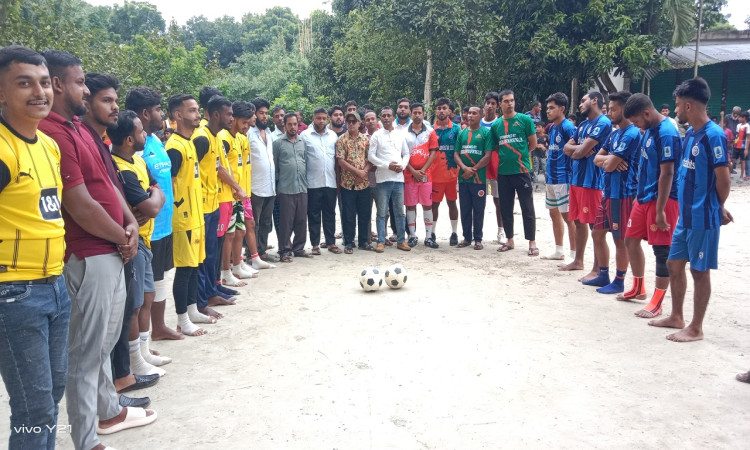 গোয়ালন্দে মিনিবার ফুটবল টুর্নামেন্টের প্রথম সেমিফাইনাল