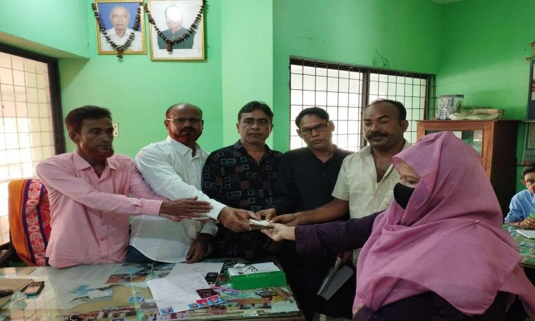 নড়াইল শ্রমিক ইউনিয়নের মৃত শ্রমিকদের আর্থিক অনুদান প্রদান