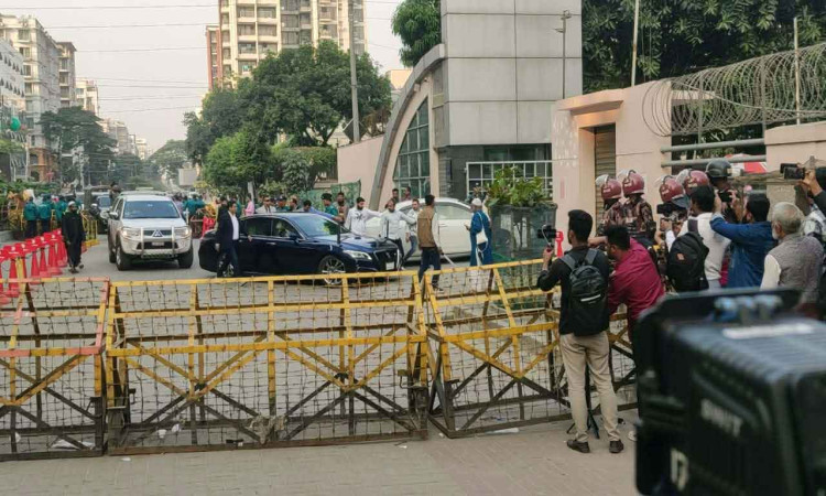 হাসপাতালে খালেদা জিয়াকে দেখতে গেলেন ডা. জুবাইদা