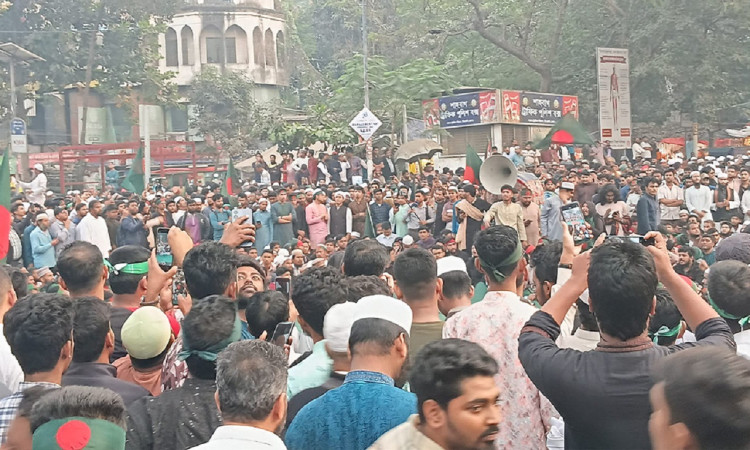 শহীদ হাদির হত্যার বিচারের দাবিতে উত্তাল শাহবাগ