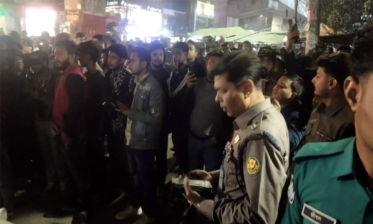 মগবাজারে ফ্লাইওভার থেকে ছোড়া ককটেলে যুবক নিহত