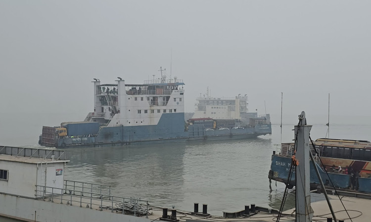 দৌলতদিয়া-পাটুরিয়া নৌরুটে ৭ ঘণ্টা পর ফেরি চলাচল স্বাভাবিক