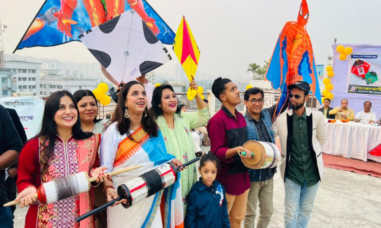 সাকরাইন উপলক্ষে ঢাকাবাসীর ঘুড়ি উড়ানোর আয়োজন