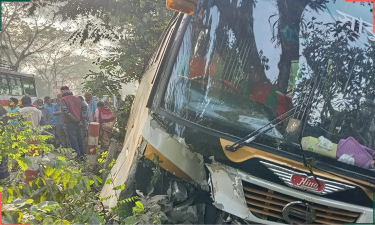 ঢাকা-বরিশাল মহাসড়কে বাসচাপায় ব্যাংক কর্মকর্তার মৃত্যু