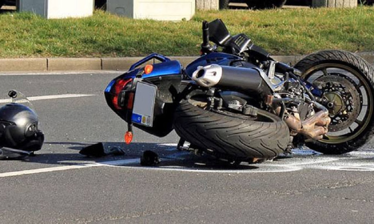 মোটরসাইকেল নিয়ন্ত্রণ হারিয়ে প্রাণ গেল দুই শিক্ষার্থীর