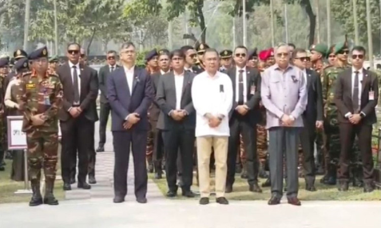বনানীতে শহীদ সেনাদের প্রতি রাষ্ট্রপতি ও প্রধানমন্ত্রীর শ্রদ্ধা