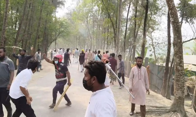 হাতিয়ায় হান্নান মাসুদের গাড়িবহরে হামলা, আহত ১০