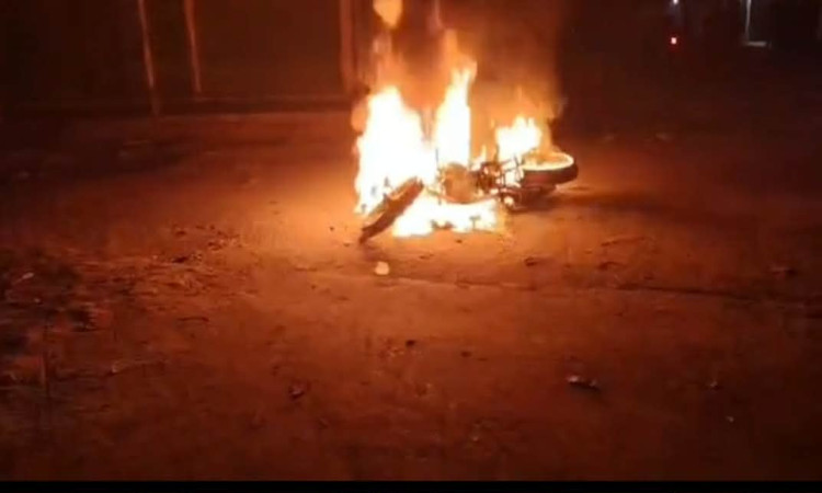 ভালুকায়ে মাটি ব্যবসা নিয়ে সংঘর্ষ: ৯টি লড়ি গাড়ি ভাংচুর