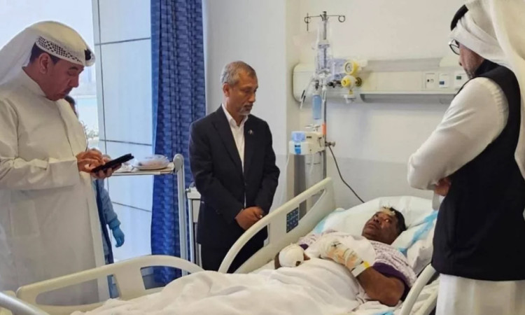 ইরানের হামলায় আহত দুই প্রবাসীকে দেখতে হাসপাতালে বাংলাদেশের রাষ্ট্রদূত