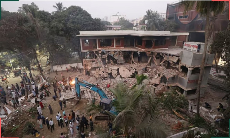 ধানমন্ডি ৩২ নম্বরে ফুল দিতে গিয়ে চারজন গ্রেপ্তার