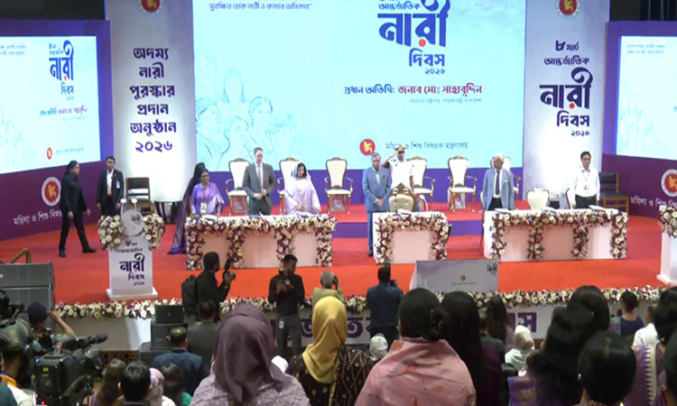 শ্রেষ্ঠ অদম্য নারী পুরস্কার পেলেন খালেদা জিয়াসহ ৬ নারী