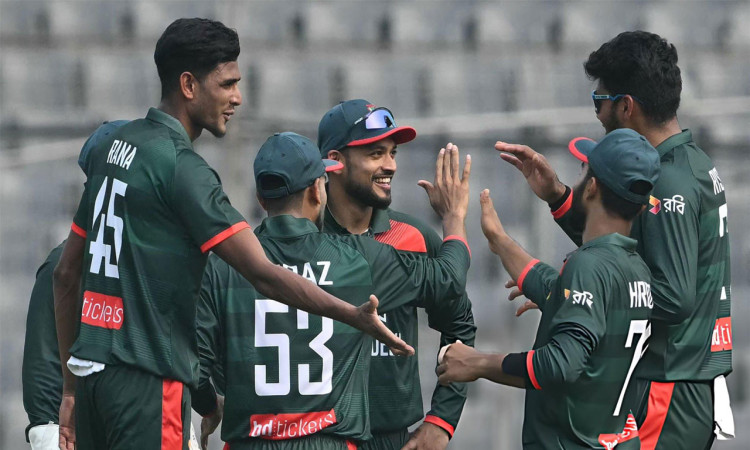 নাহিদ-মিরাজে ৮১ রানে ৮ উইকেট নেই পাকিস্তানের