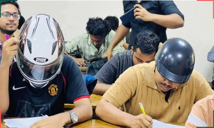 জবি শিক্ষার্থীরা হেলমেট পরে ক্লাসে, নিরাপত্তাহীনতার প্রতিবাদ
