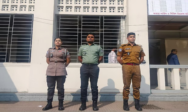 পুলিশের পোশাক বদলে ৭৬ কোটি টাকা ব্যয়, আবারও পরিবর্তনের উদ্যোগ