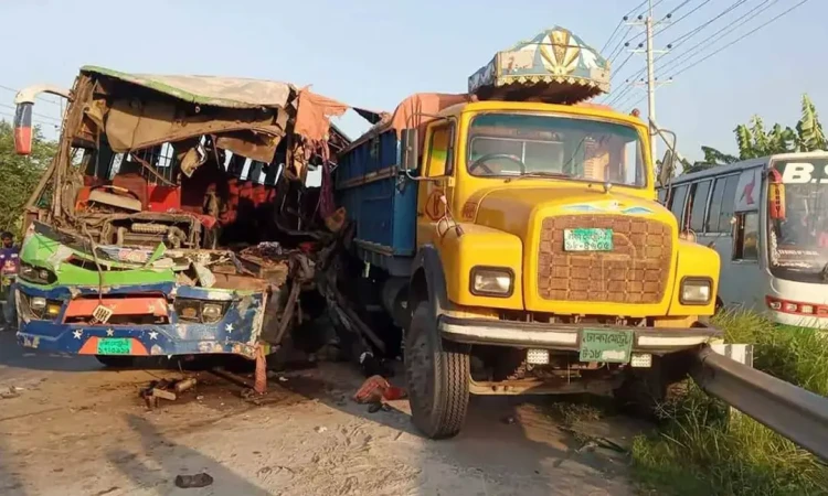 এক মাসে ৫০০’র বেশি প্রাণহানি, রোড সেফটি ফাউন্ডেশনের উদ্বেগ