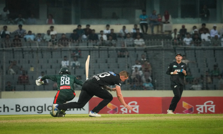 ডট বলের চাপে আবারও ভেঙে পড়ল বাংলাদেশ