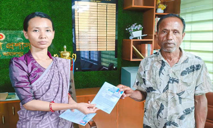 সরিষাবাড়ীতে ফুয়েল কার্ড পেল ৩ শতাধিক কৃষক