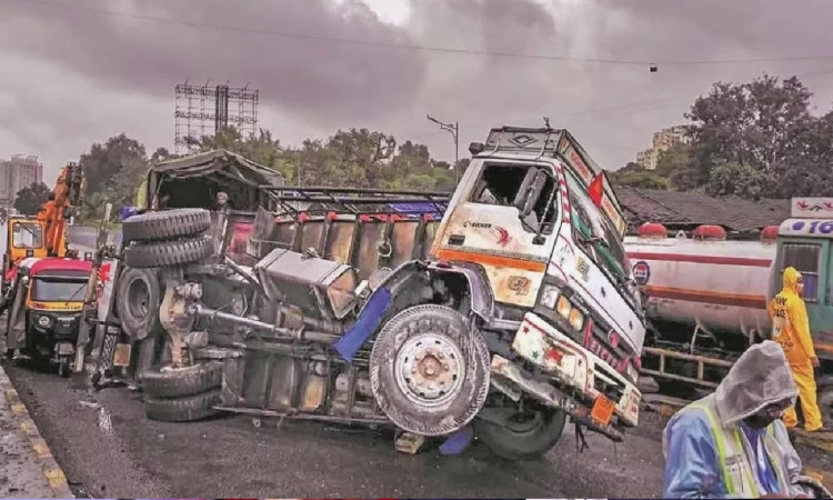 উত্তর প্রদেশে ভয়াবহ দুর্ঘটনা, শিশুসহ ১১ জনের মৃত্যু