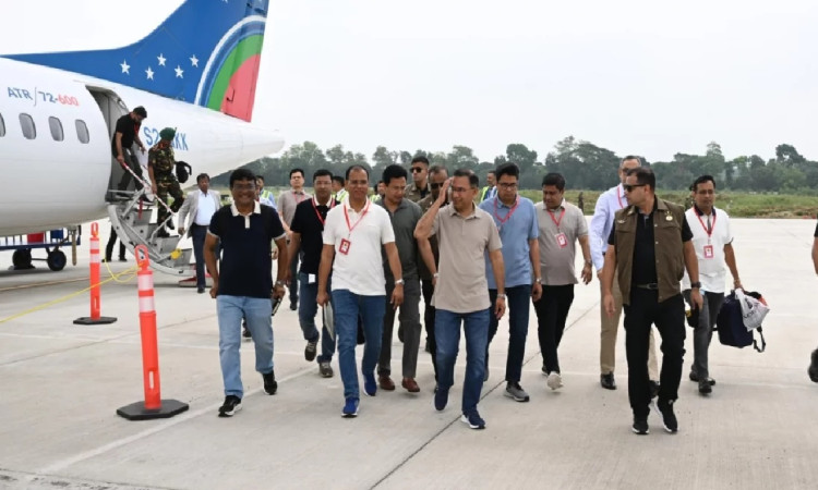 একদিনের সফরে যশোরে পৌঁছেছেন প্রধানমন্ত্রী তারেক রহমান