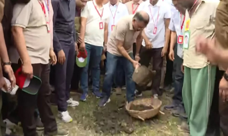 বাবার কাটা খাল পুনঃখনন করলেন তারেক রহমান