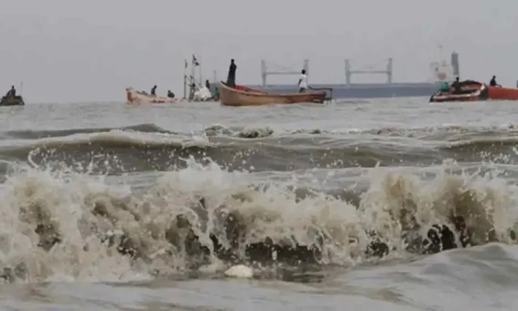 সমুদ্র উত্তাল , চার বন্দরে ৩ নম্বর সতর্ক সংকেত