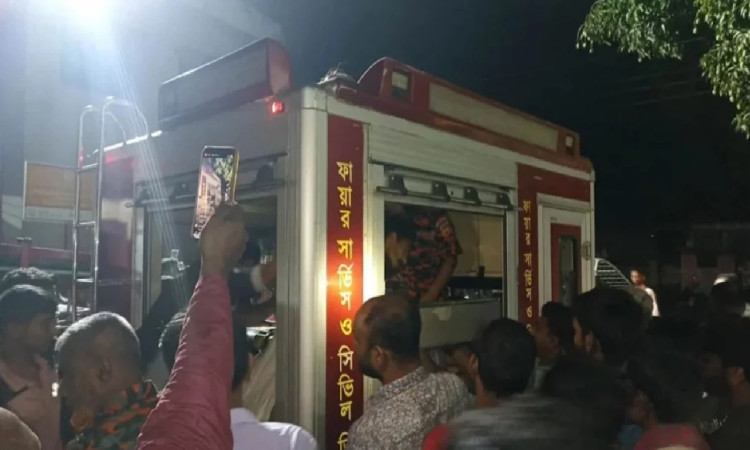 কুড়িগ্রামে ট্রাক-মাইক্রোবাস সংঘর্ষে নিহত ৩, আহত ১১