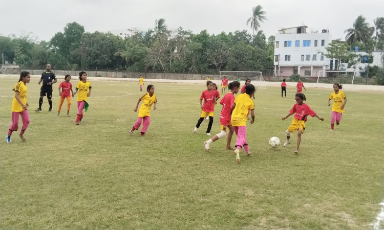 ভবিষ্যৎ তারকা তৈরির লক্ষ্যে সাতক্ষীরার মাঠে নেমেছে প্রাথমিকের শিক্ষার্থীরা