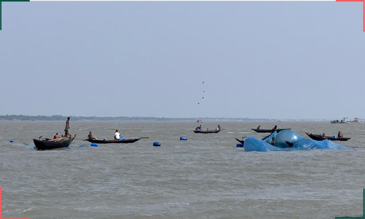 দাকোপে নিষেধাজ্ঞা অমান্য করে রেণু শিকার: হুমকিতে জীববৈচিত্র্য