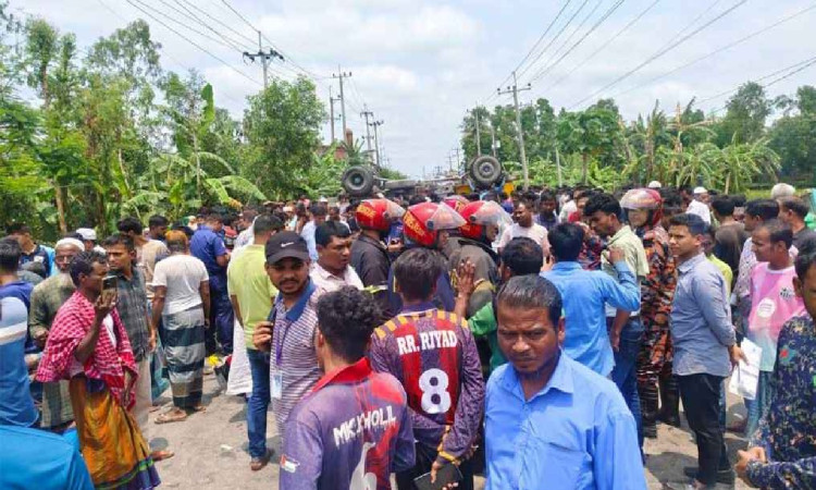 ময়মনসিংহে সড়ক দুর্ঘটনায় ৩ নারীসহ নিহত ৪