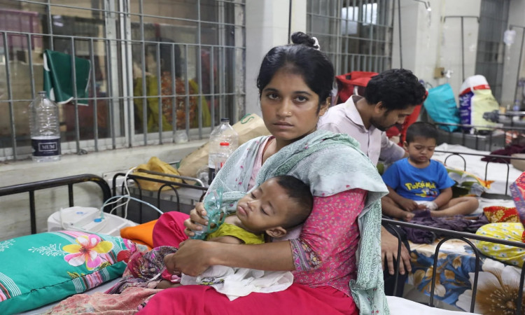 হাম ছড়িয়ে পড়ার মাঝেই আবার কিটসংকট