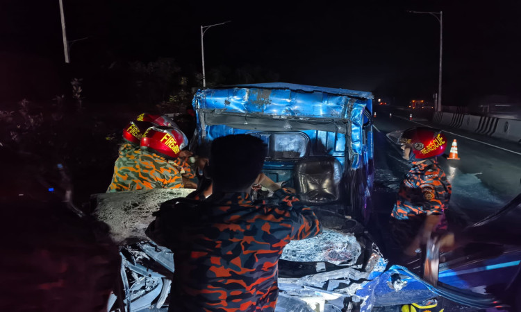 এক্সপ্রেসওয়েতে দুই কাভার্ডভ্যানের সংঘর্ষে নিহত ২