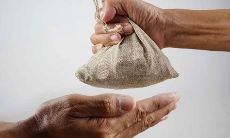 ঋণগ্রস্ত ব্যক্তির ওপর কি কোরবানি ওয়াজিব?