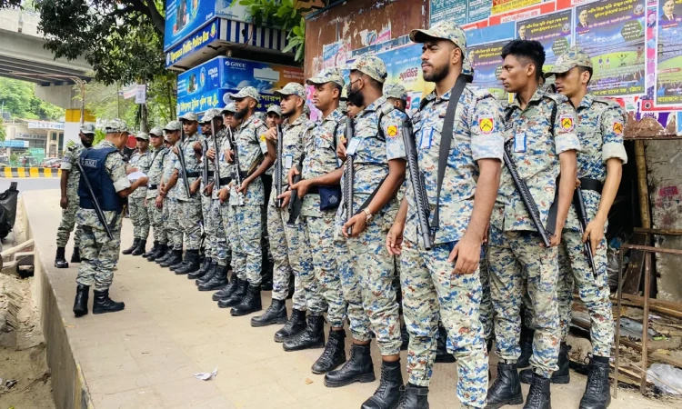 গ্রাফিতি ইস্যুতে উত্তেজনা : নিরাপত্তায় বিপুল পুলিশ মোতায়েন