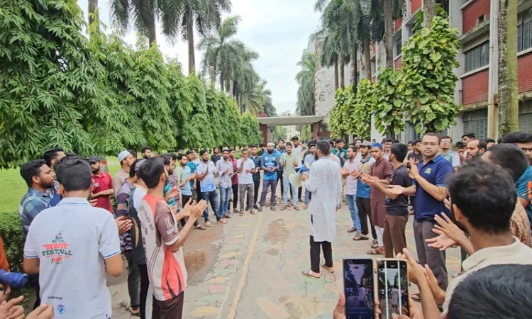 আজও উত্তাল ডুয়েট, প্রধান গেট বন্ধ করে শিক্ষার্থীদের অনড় বিক্ষোভ