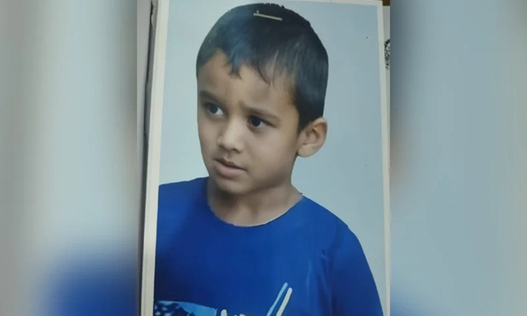 মোবাইল চুরির সন্দেহে খাটের সাথে মাথা থেঁতলে খুন করা হয় রিফাতকে