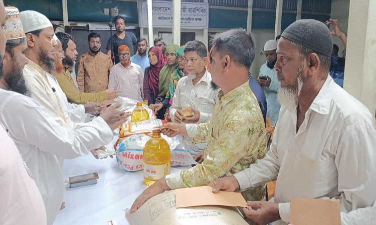 জুলাই বিপ্লবের শহীদ পরিবারের মাঝে জামায়াত আমীরের ঈদ উপহার
