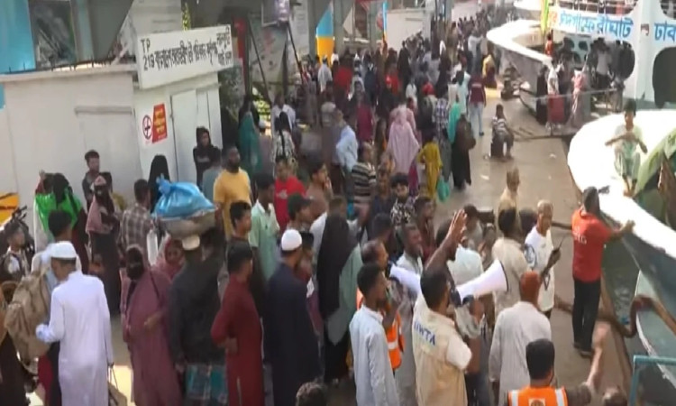 স্বস্তির ফিরতি যাত্রা নিয়ে রাজধানীতে ফিরছেন মানুষ