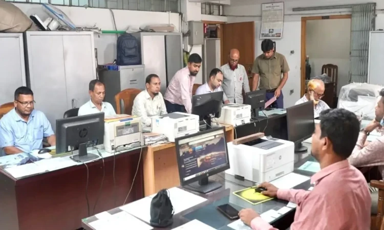 টানা ৭ দিনের ঈদের ছুটি শেষে আজ খুলছে অফিস-আদালত, ব্যাংক ও পুঁজিবাজার