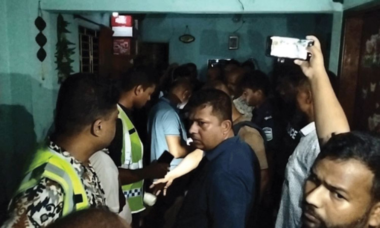 নেত্রকোনায় ঘরে ঢুকে গৃহবধূকে ছুরিকাঘাতে হত্যা