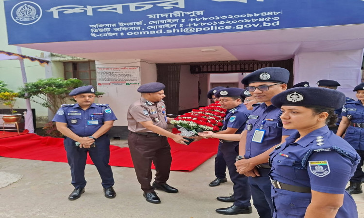 অতিরিক্ত আইজিপি রেজাউল করিম মল্লিককে বরণ করল এলাকাবাসী