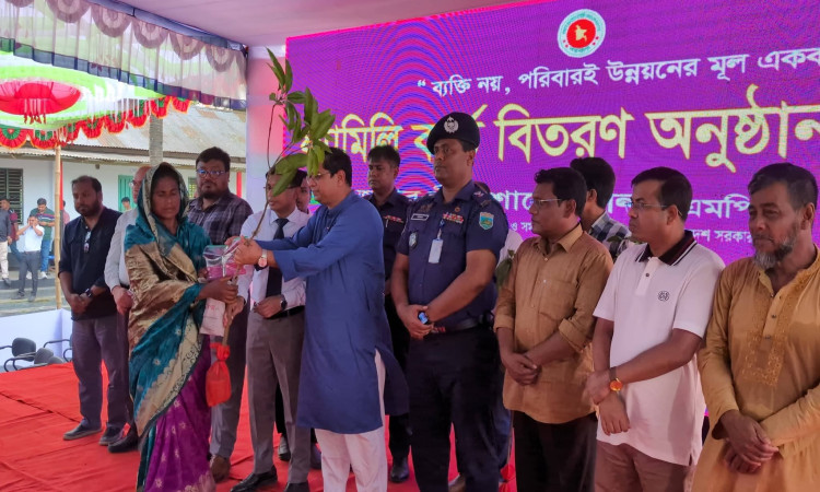 শিবগঞ্জে ফ্যামিলি কার্ড বিতরণ উদ্বোধন করলেন প্রতিমন্ত্রী মীর শাহে আলম