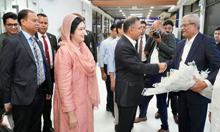 চীন ও মালয়েশিয়া সফর শেষে দেশে ফিরলেন প্রধানমন্ত্রী তারেক রহমান