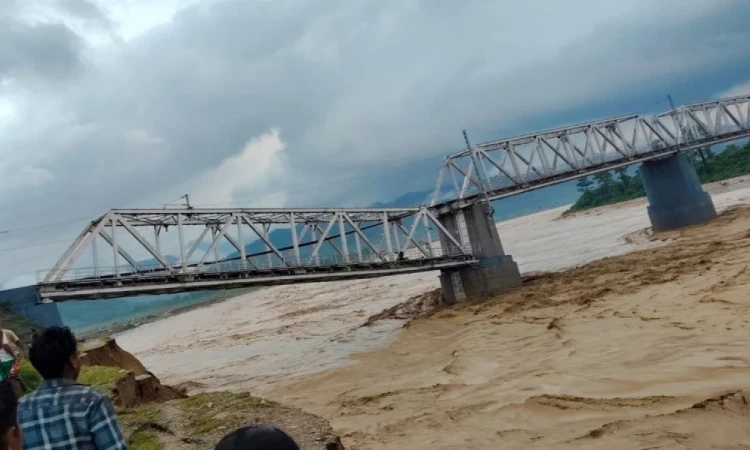 আসামে ভয়াবহ বন্যা পরিস্থিতি: ৬ জেলায় ২২ হাজারের বেশি মানুষ পানিবন্দি