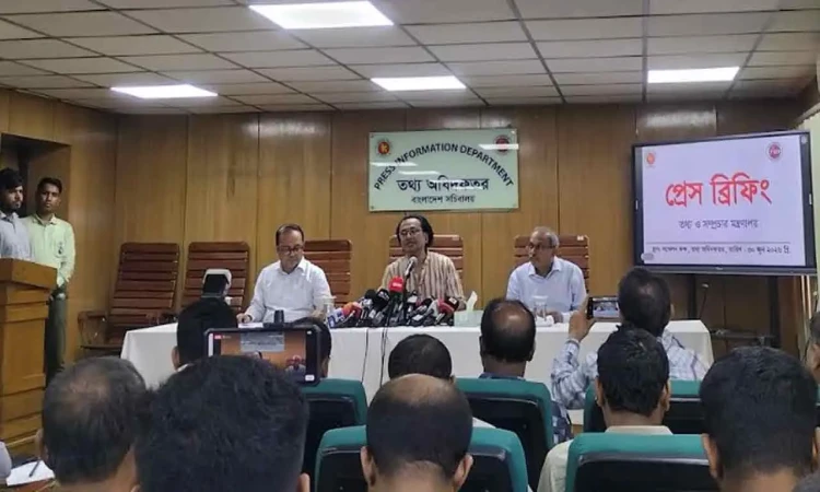 আদালতের নিষেধাজ্ঞা অমান্য করে হাসিনার সাক্ষাৎকার প্রচার অনুচিত: তথ্য উপদেষ্টা
