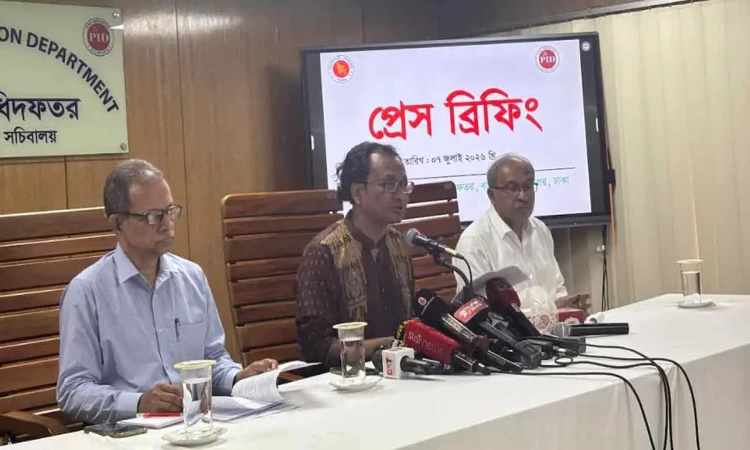 সাভারে বিস্ফোরণ নিয়ে নাহিদ ইসলামের মন্তব্য ‘রাজনৈতিক বক্তব্য’, তদন্ত চলছে: তথ্য উপদেষ্টা