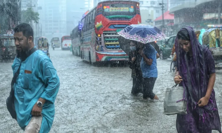 বন্যার ধাক্কার মাঝেই নতুন শঙ্কা, পরবর্তী ২৪ ঘণ্টাও সচল থাকবে মৌসুমী বায়ু