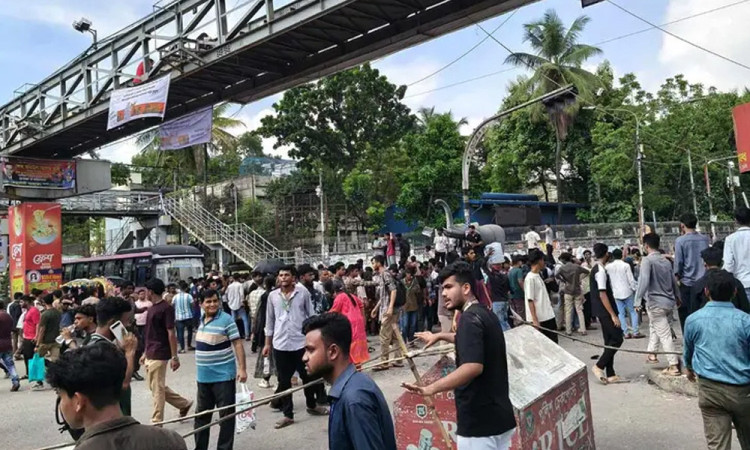 দেশজুড়ে এইচএসসি পরীক্ষার্থীদের তীব্র বিক্ষোভ
