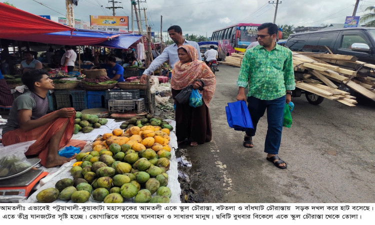 মহাসড়কের পাশে হাট, আমতলীতে তীব্র যানজটে ভোগান্তি
