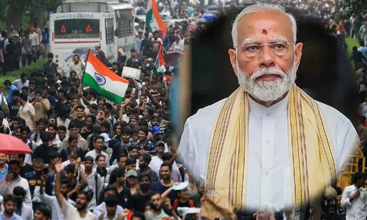 দিল্লিতে তীব্র হচ্ছে আন্দোলন, প্রশ্নফাঁস ইস্যুতে সকাল সকাল মোদির বিশেষ ঘোষণা